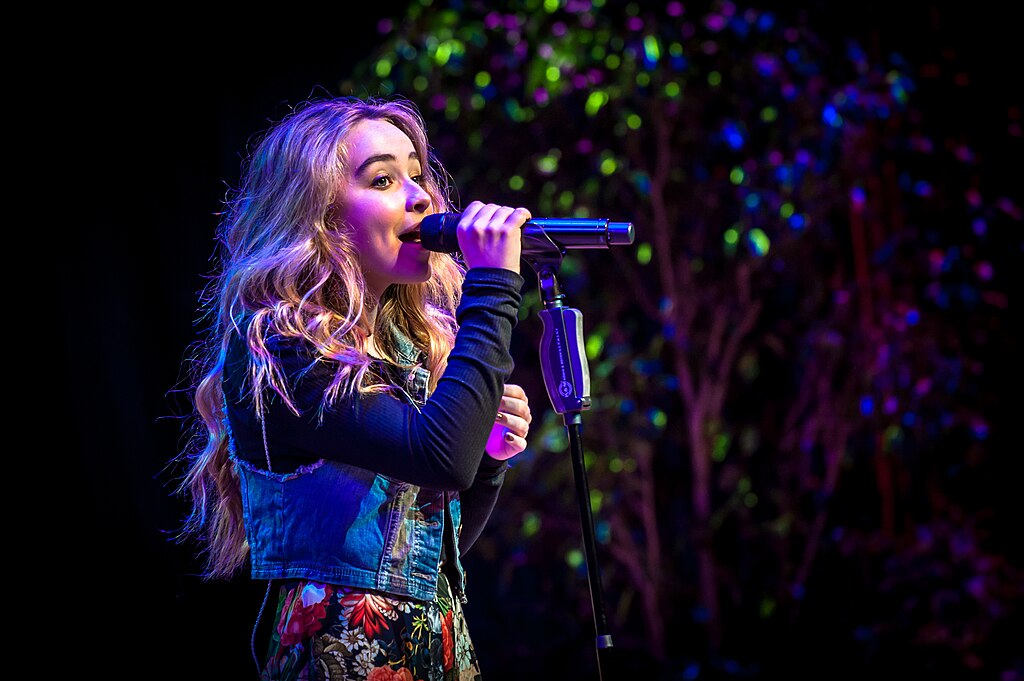 Portrait Photo of The American singer Sabrina Carpenter on stage