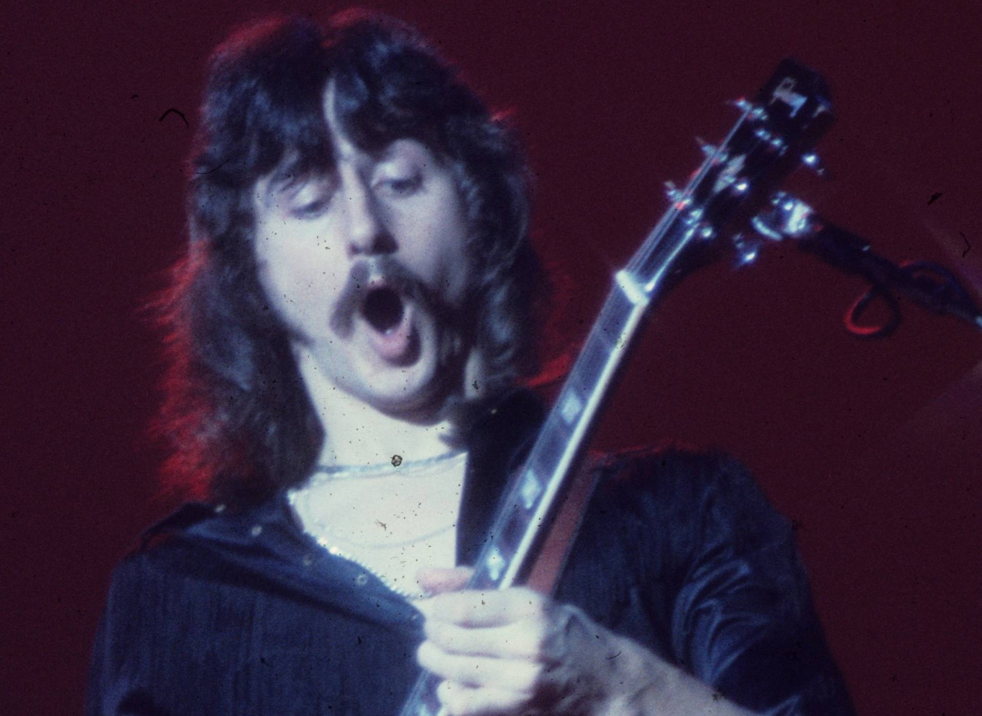 Barry Goudreau performing