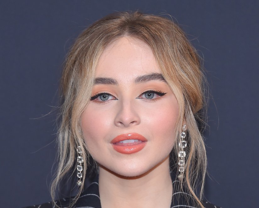 Sabrina Carpenter arrives for the 2018 People's Choice Awards