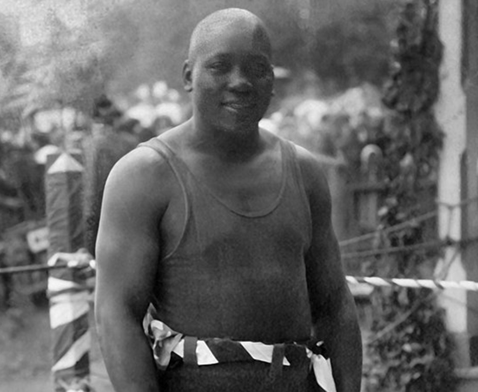 Jack Johnson, American heavyweight boxer, in the ring, circa 1910 to 1915.