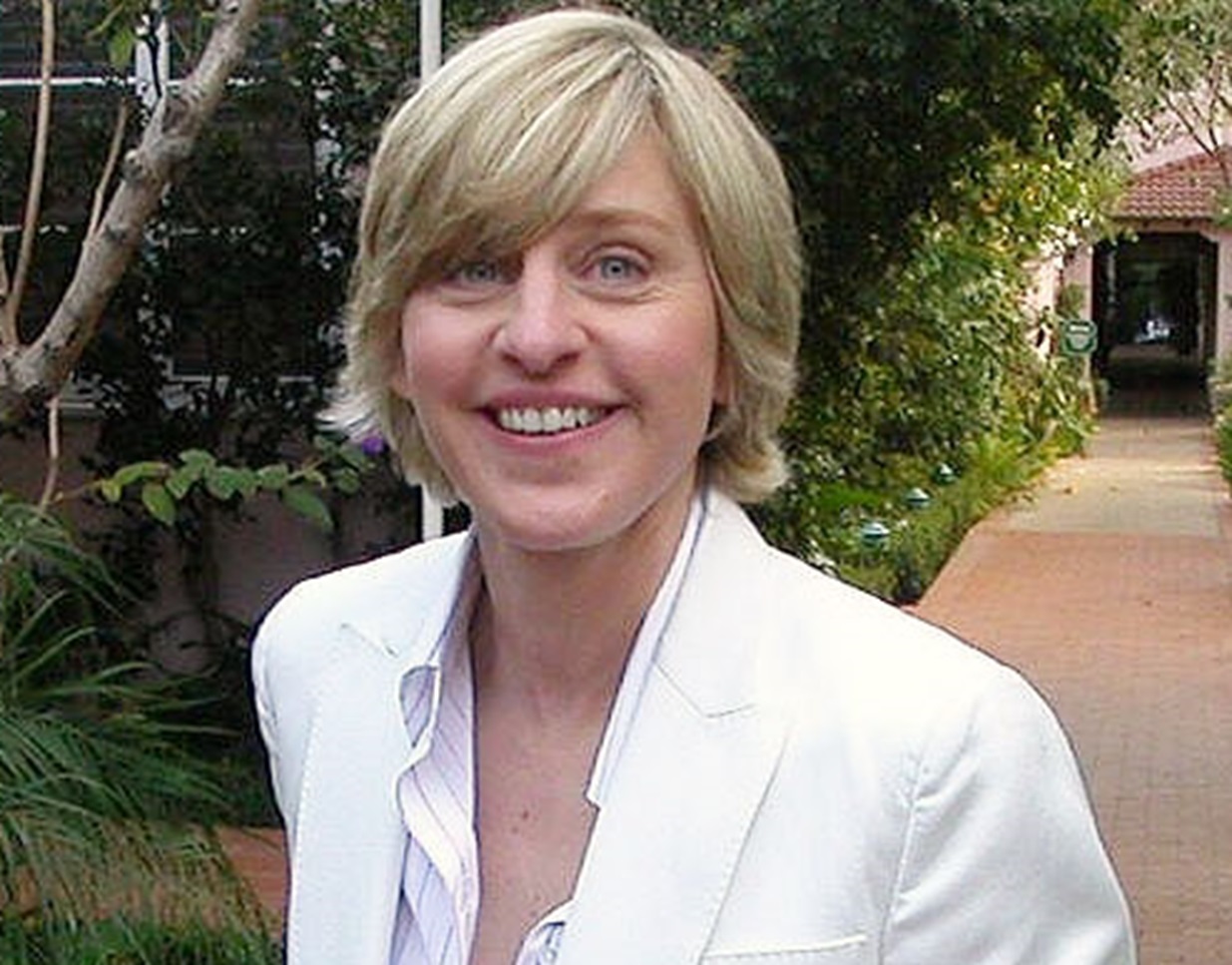 Ellen DeGeneres at Hotel Bel Air in Los Angeles - 2004