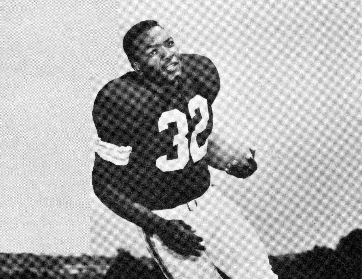 Jim Brown, fullback with the Cleveland Browns, image from the 1961