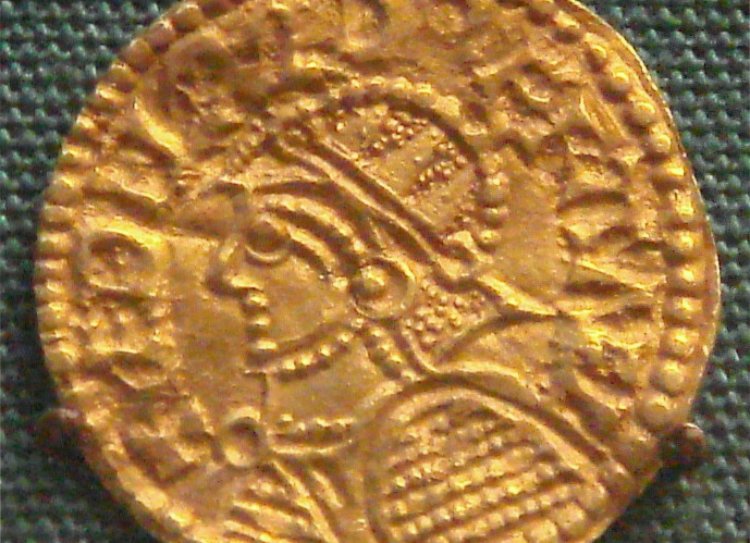 Gold mancus of Ethelred wearing armour