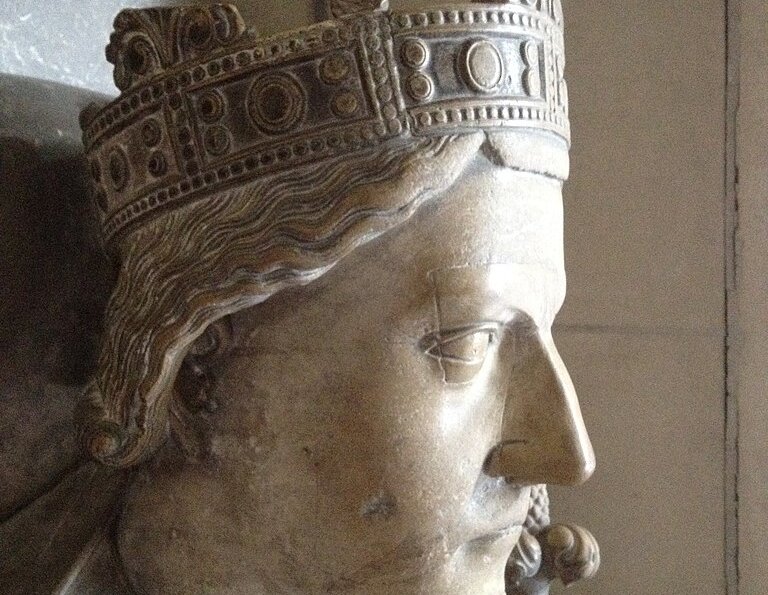 Richard I in profile, funerary effigy above the tomb