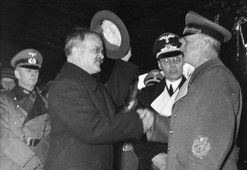 Joachim von Ribbentrop welcoming Vyacheslav Molotov in Berlin, November 1940