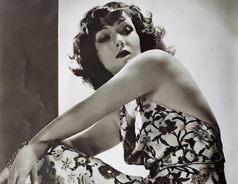 Lupe Vélez in colorful dress