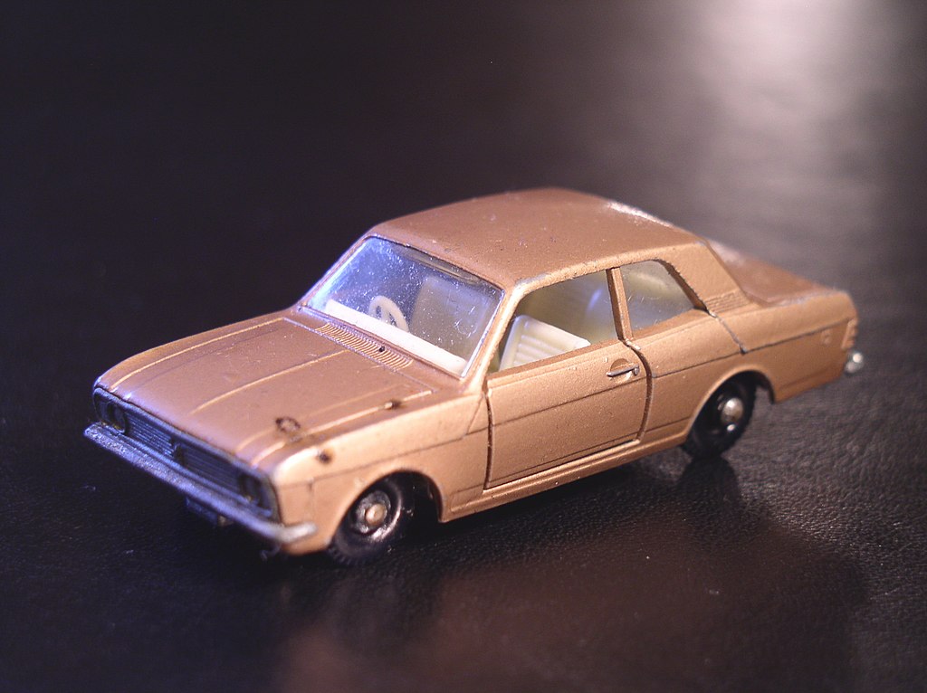Ford Cortina. Matchbox toy car, model nº 25 with regular wheels