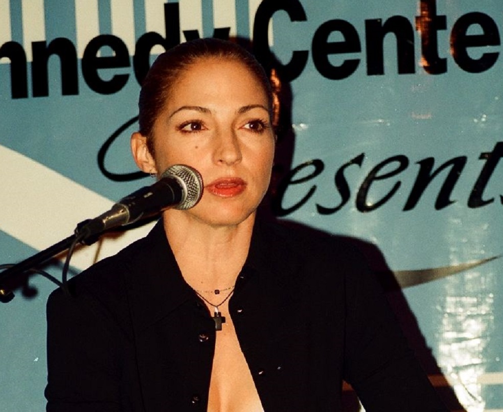 Gloria Estafan Gives An Interview - 2000