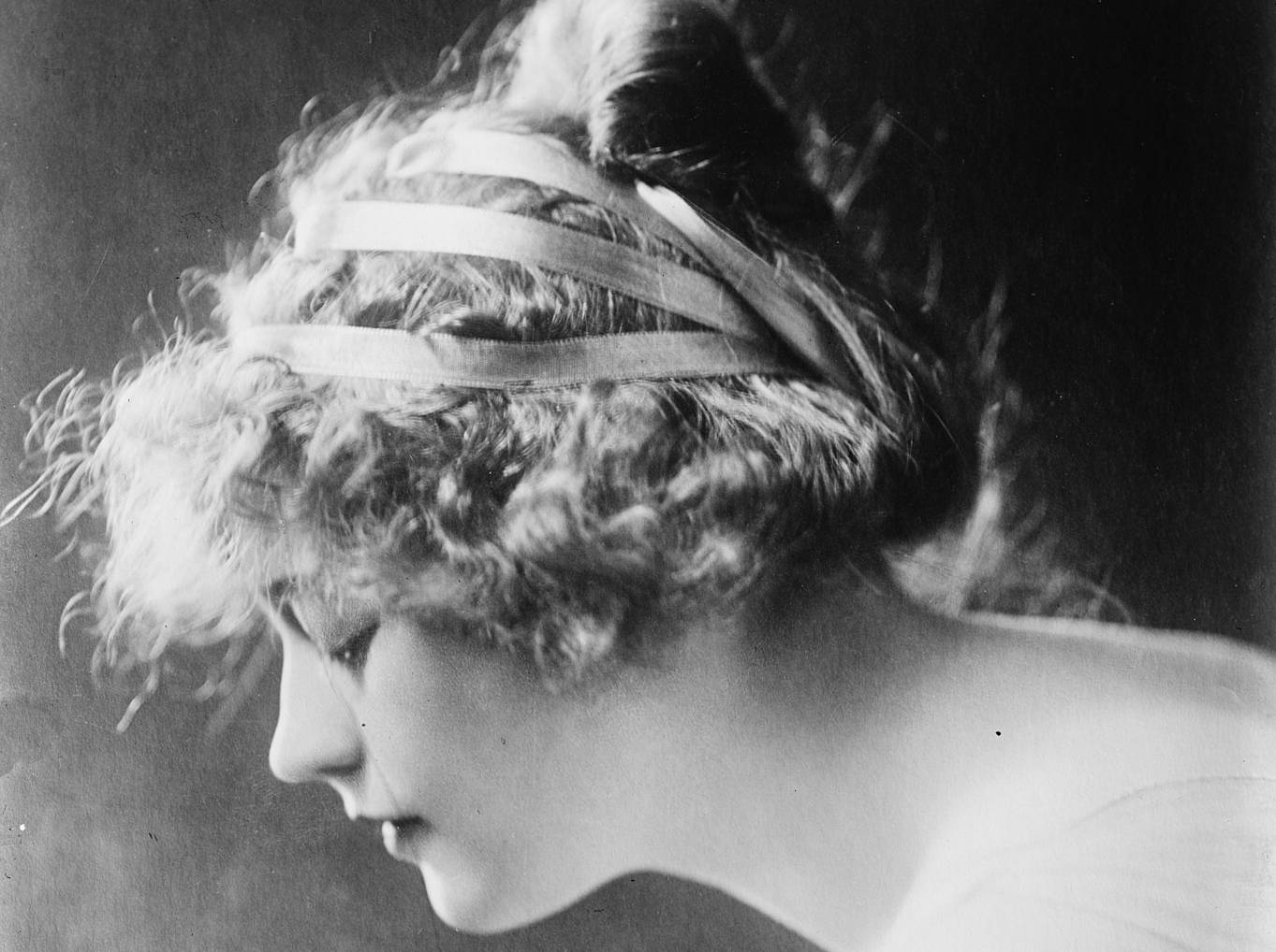 Marion Davies headshot