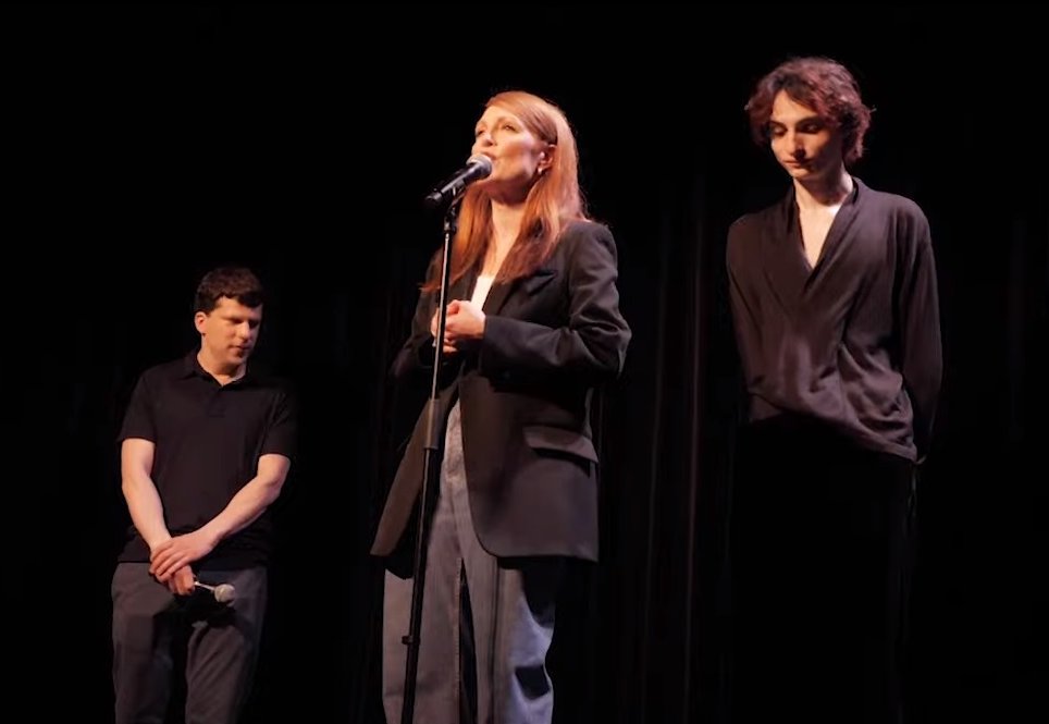 Julianne Moore public speaking 