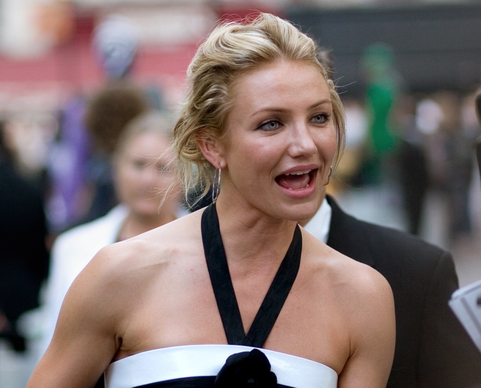 Cameron Diaz looking at side - 2007