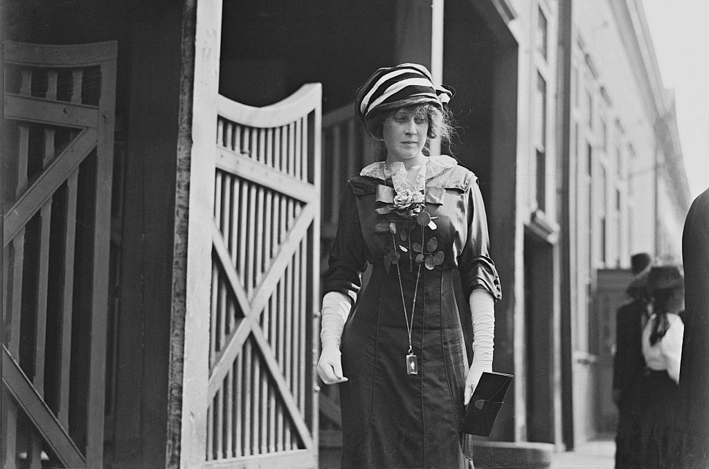 Black and white portrait of Madeleine Astor