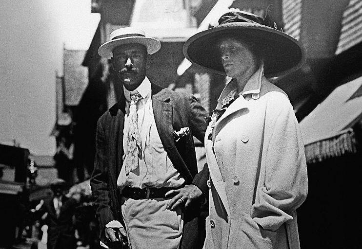 John Jacob Astor IV standing with his wife Madeleine Force