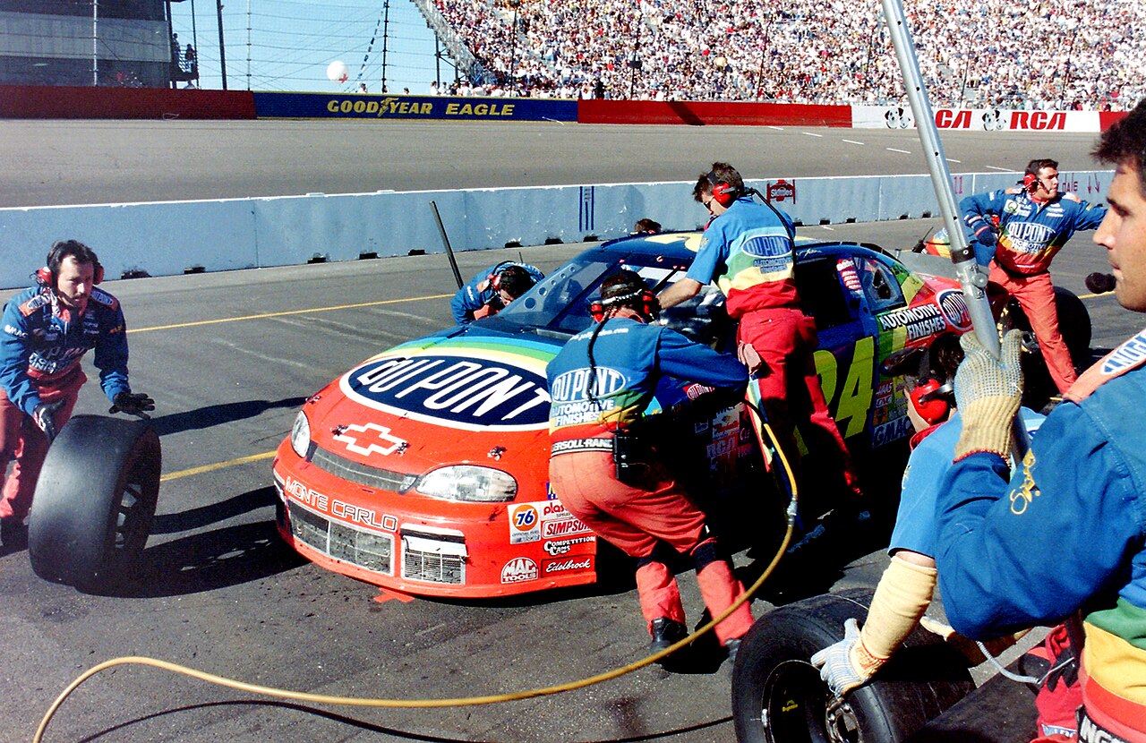 Jeff Gordon at pit stop