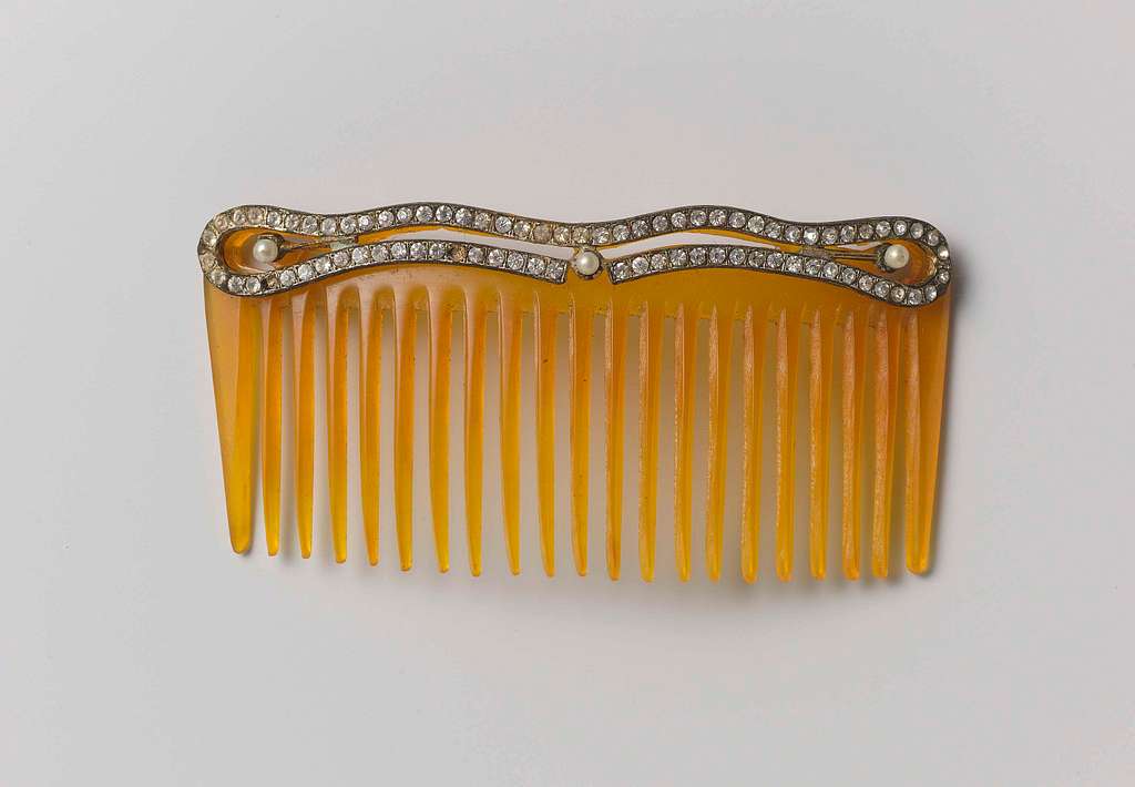 Plastic hair comb