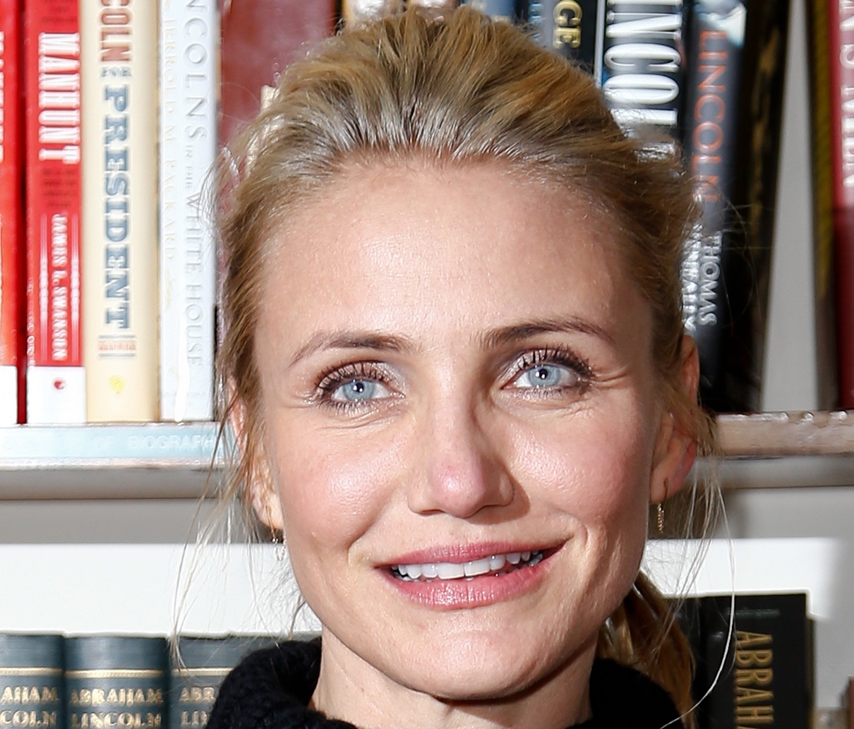 Cameron Diaz signs 'The Body Book: The Law of Hunger, the Science of Strength and Other Ways to Love Your Amazing Body' - 2014