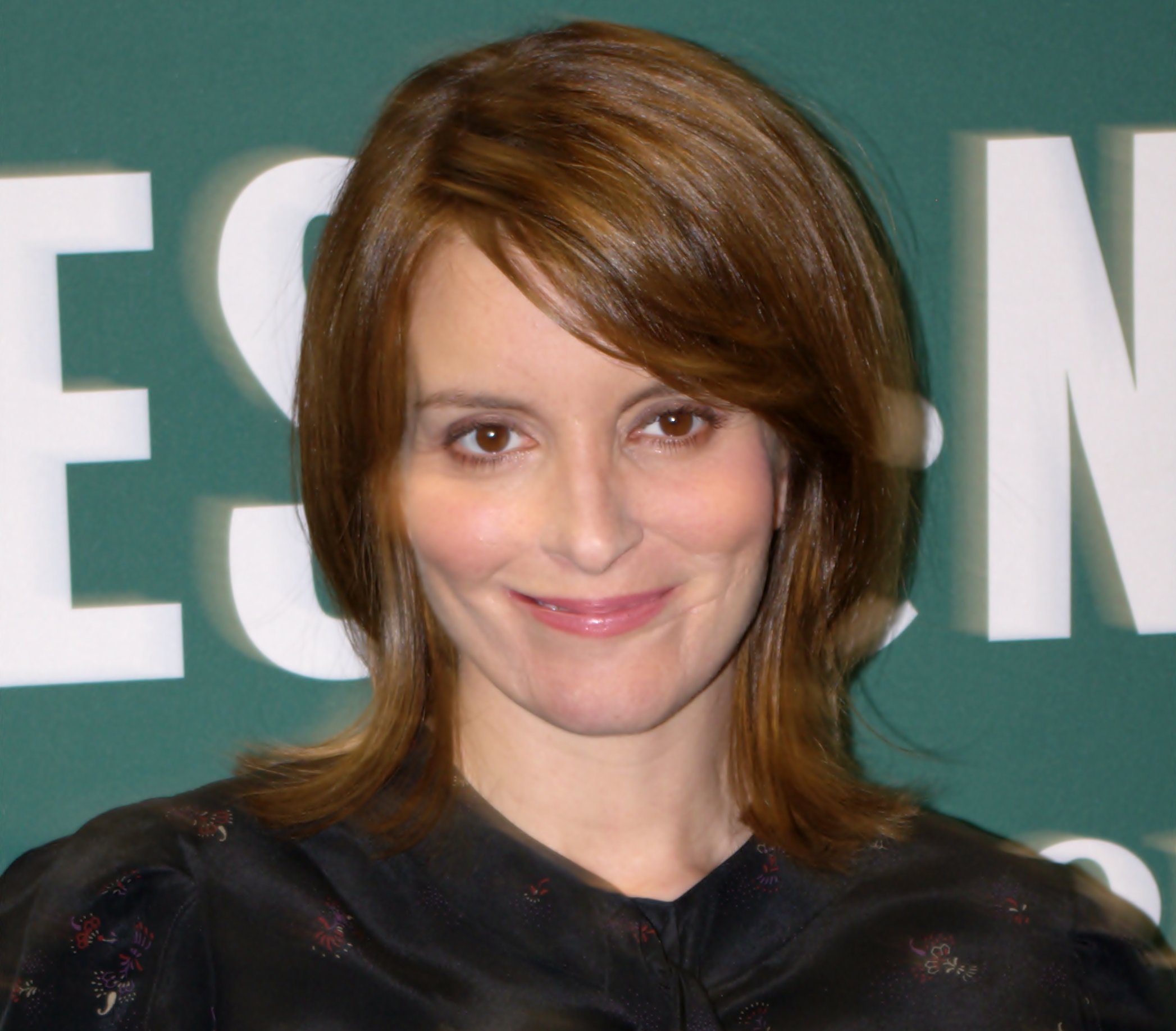 Tina Fey presenting her book