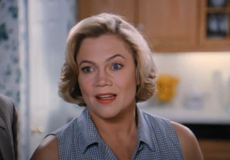 Screenshot of Serial Mom (1994)