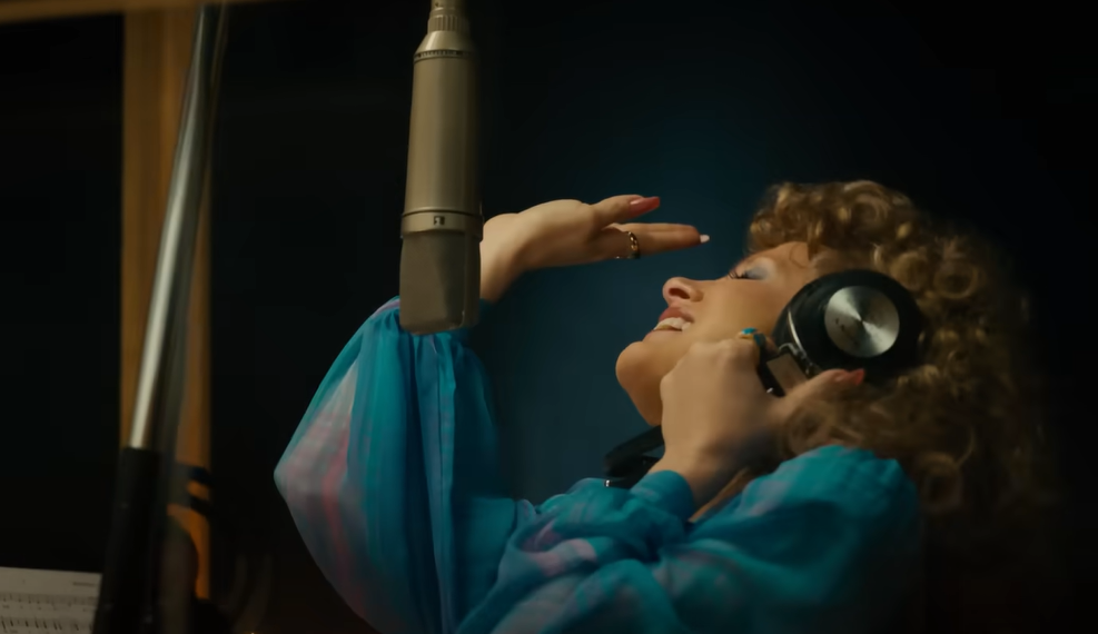 Screenshot of The Eyes of Tammy Faye (2021)