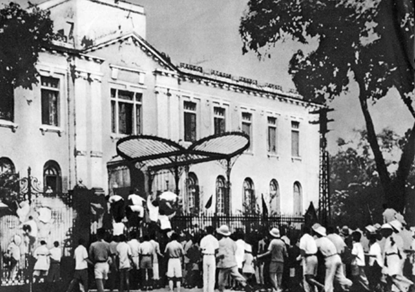 Occupation of the Tonkin Palace, Hanoi, 19 August 1945