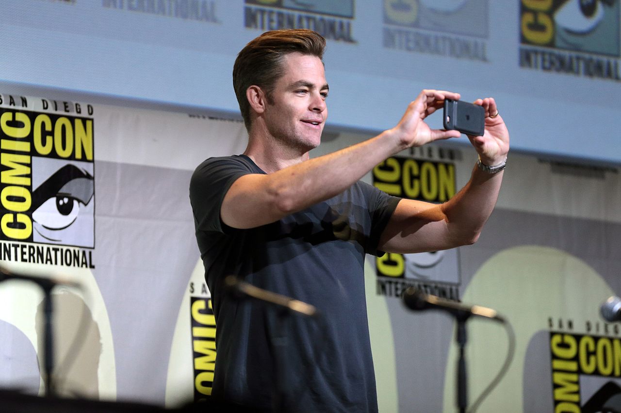 Chris Pine speaking at the 2016 San Diego Comic Con International