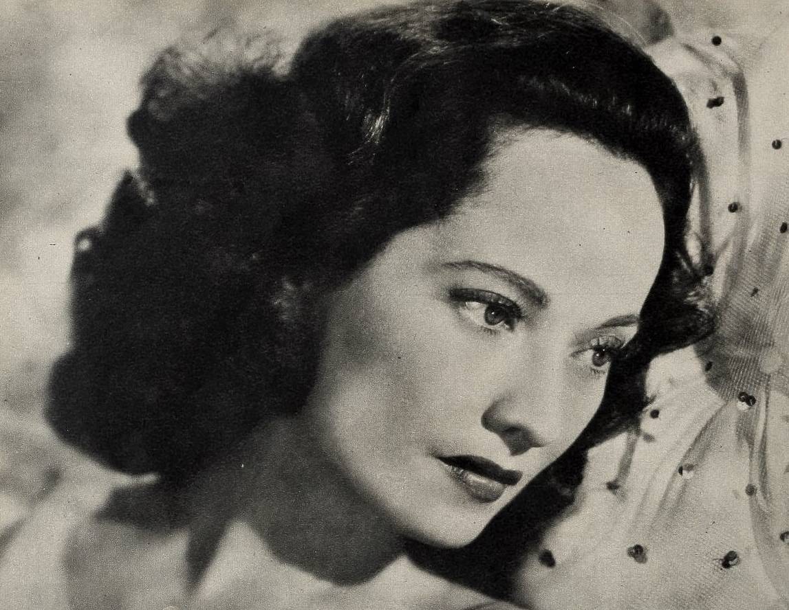 Merle Oberon, 1945 in silver dress