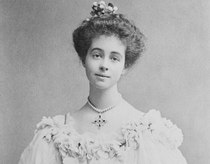 Consuelo Vanderbilt black-and-white photograph dressed in an elaborate, formal gown