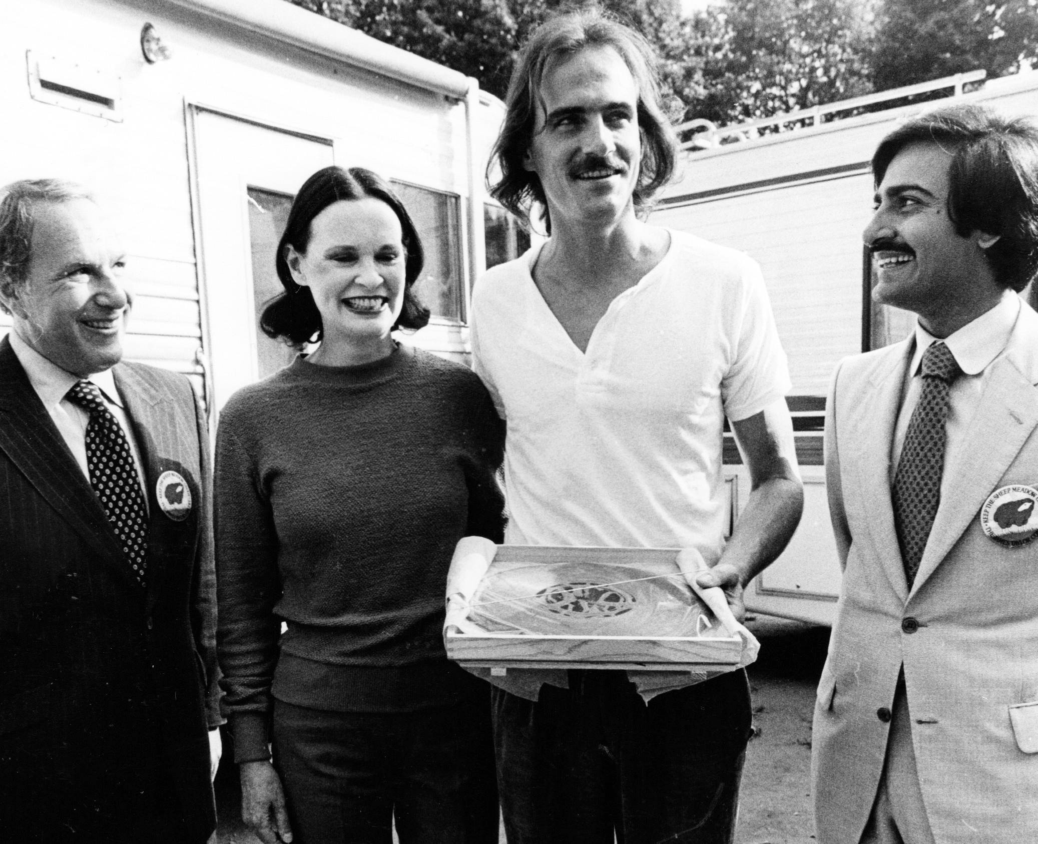 Warren Hirsch, Gloria Vanderbilt, James Taylor and Mohan Murjani