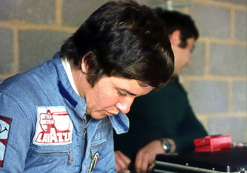 Lella Lombardi in pit garage