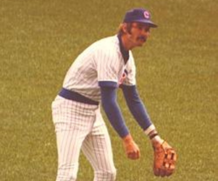 Dave Kingman in the outfield for the Chicago Cubs - 1979