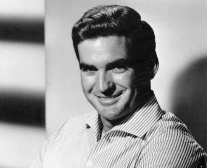 Grayscale Portrait Publicity photo of Rod Taylor for Raintree County