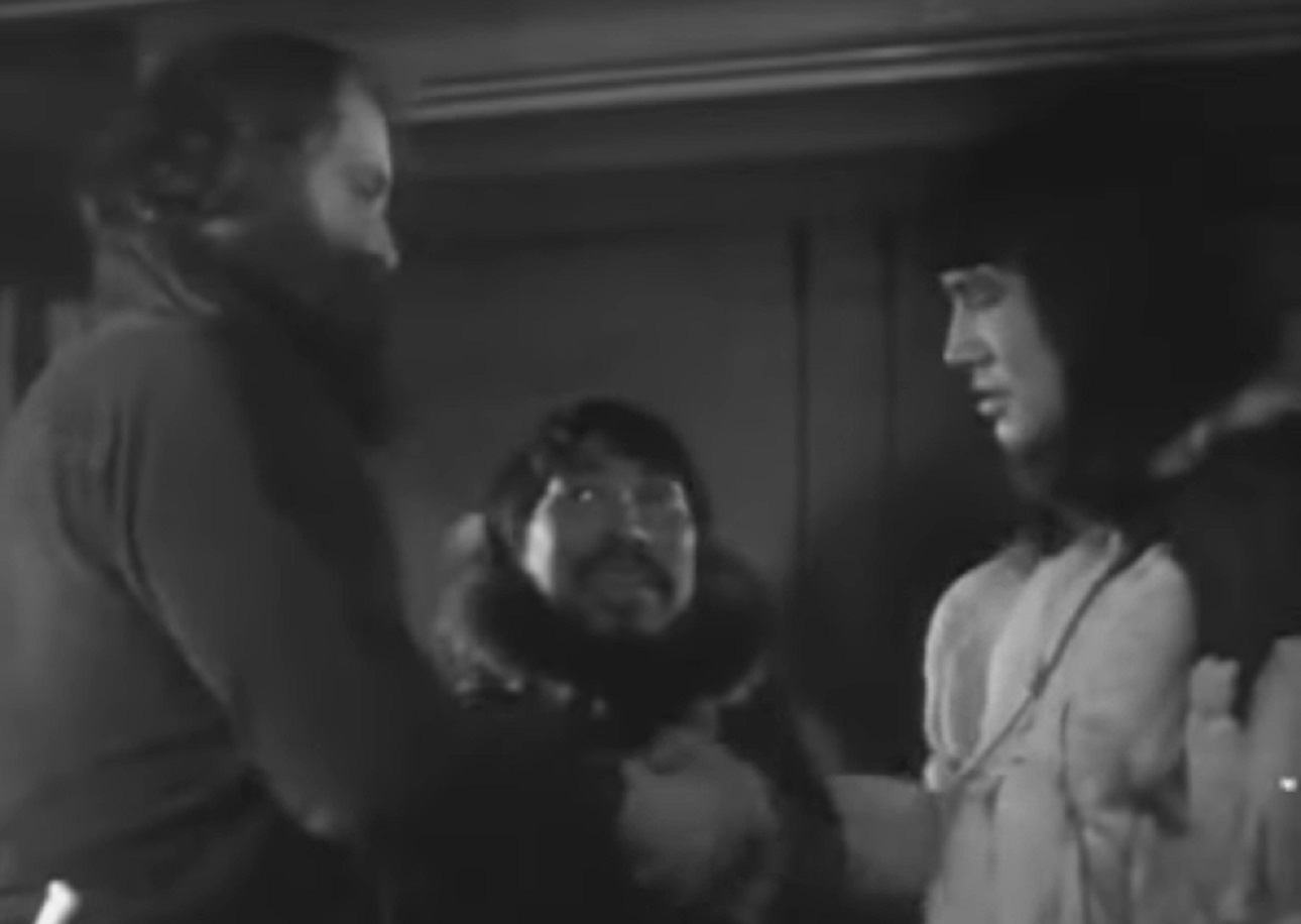Screenshot of Peter Freuchen talking with eskimo - from Eskimo (1933)