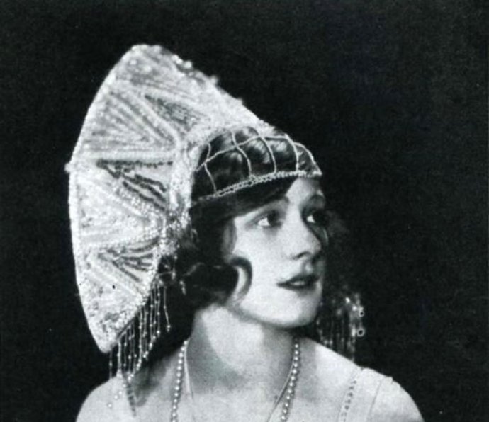 Grayscale Portrait Photo of the actress Marilyn Miller