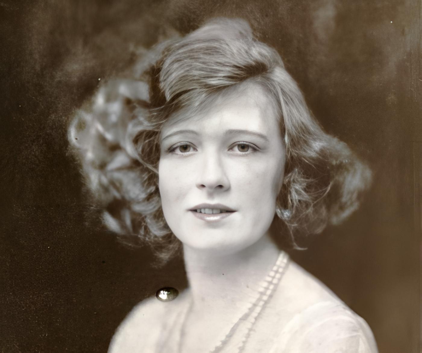 Grayscale Portrait Photo of the actress Marilyn Miller