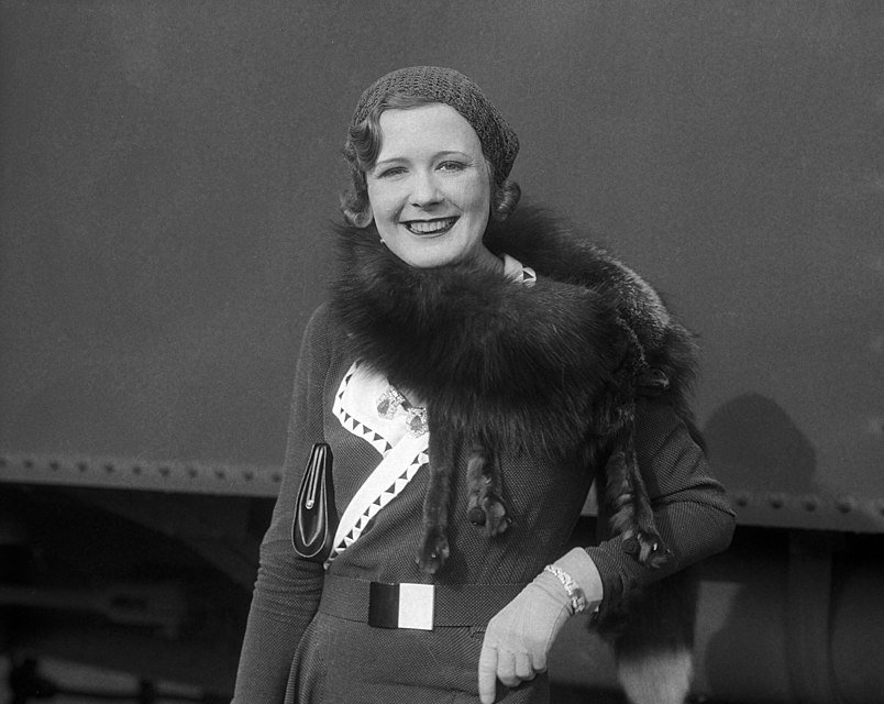 Grayscale Portrait Photo of actress Marilyn Miller