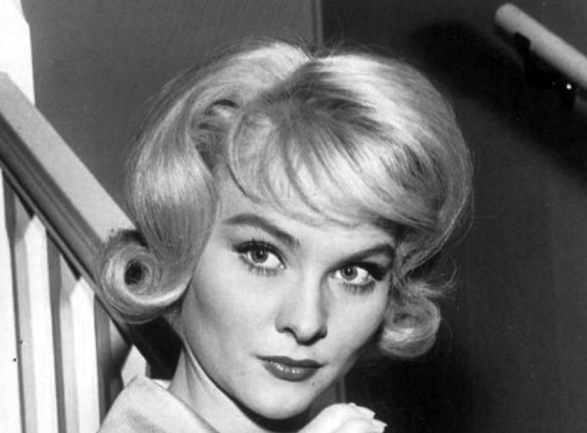 Photo of Diane McBain as Daphne Dutton - 1962
