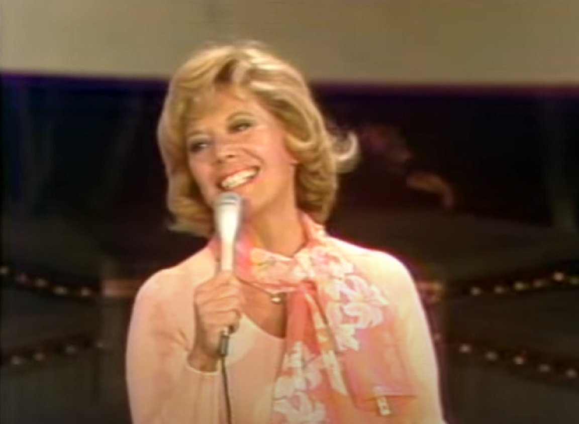 Screenshot of Dinah Shore looking at side - from Dinah's Place (1970/74)