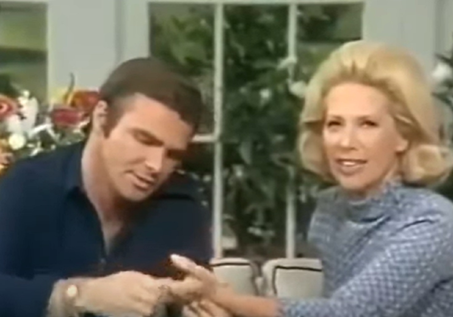 Screenshot of Dinah Shore and Burt Reynolds - from Dinah's Place (1970/74)