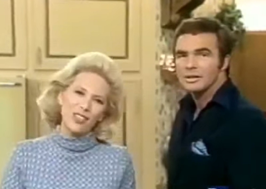 Screenshot of Dinah Shore and Burt Reynolds - from Dinah's Place (1970/74)