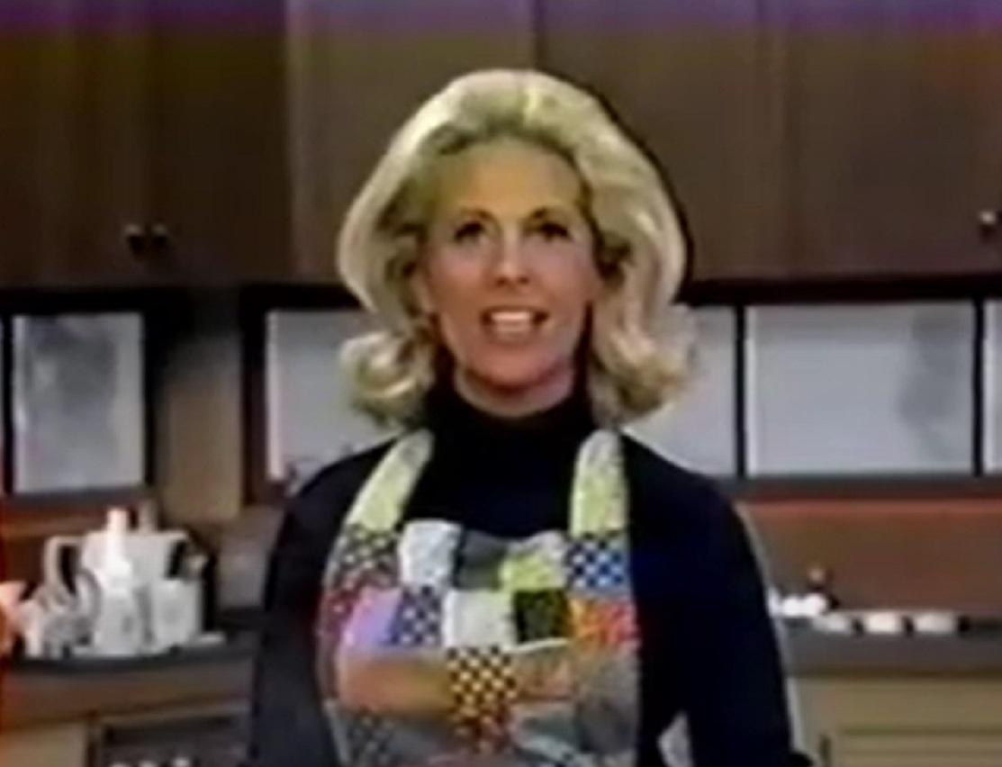Screenshot of Dinah Shore looking at camera - from Dinah's Place (1970/74)