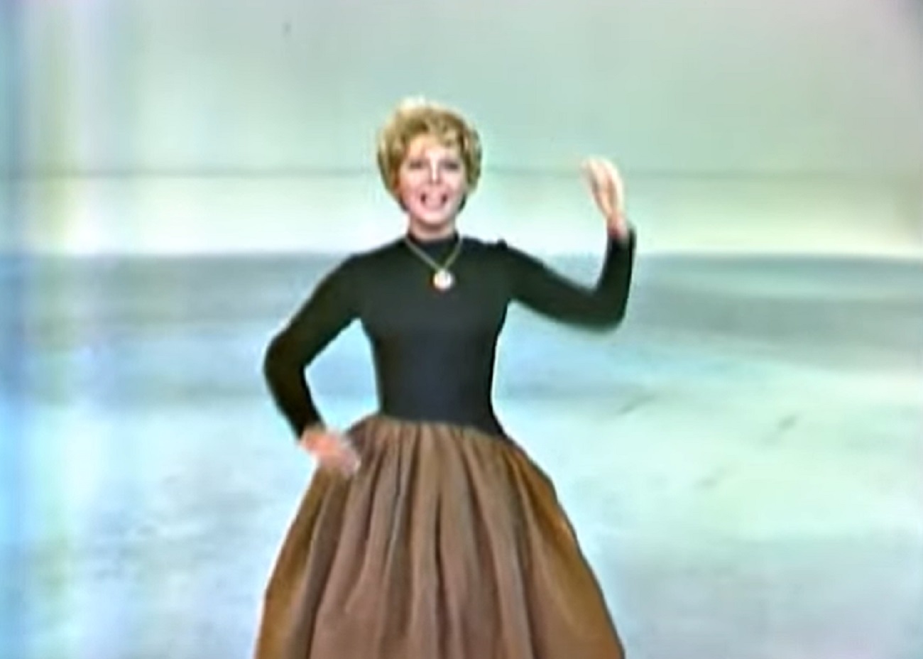 Screenshot of Dinah Shore looking at camera - from Dinah's Place (1970/74)