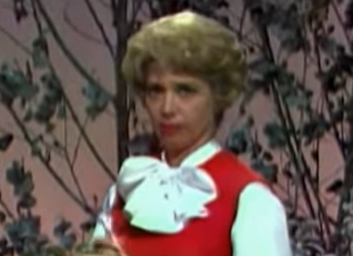Screenshot of Dinah Shore looking at camera - from Dinah's Place (1970/74)