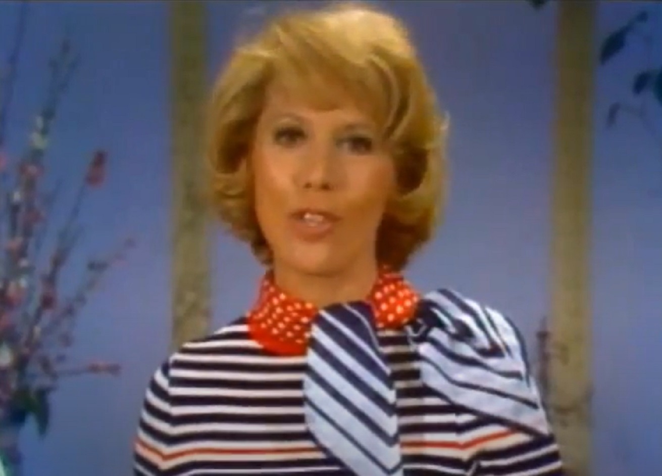 Screenshot of Dinah Shore looking at camera - from Dinah's Place (1970/74)