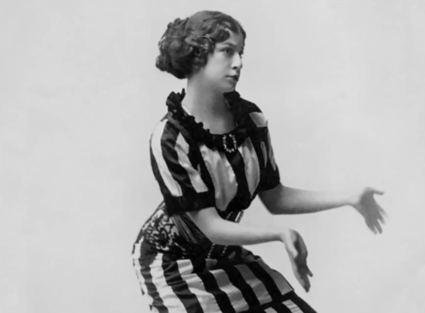 Fanny Brice in black and white dress