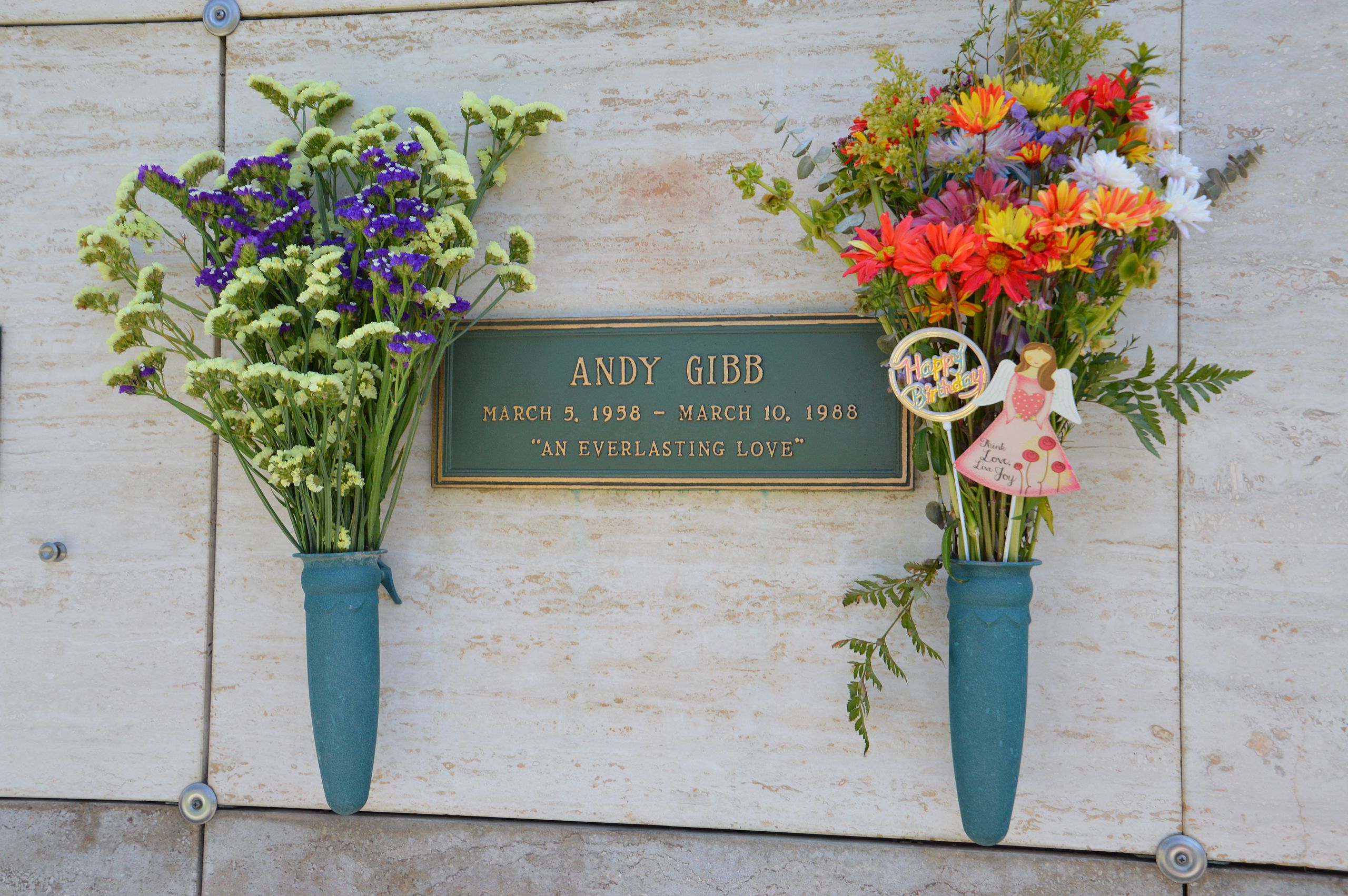 Andy Gibb grave