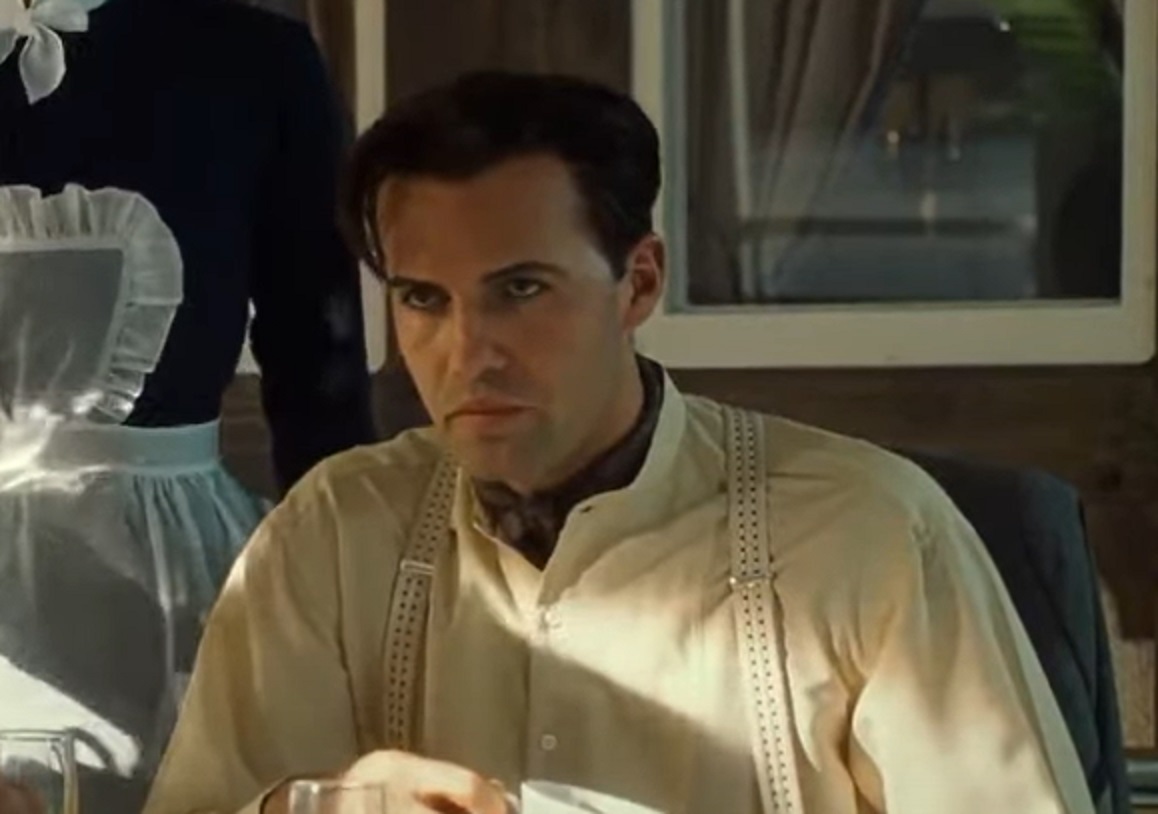 Screenshot of Cal Hockley - from Titanic (1997)