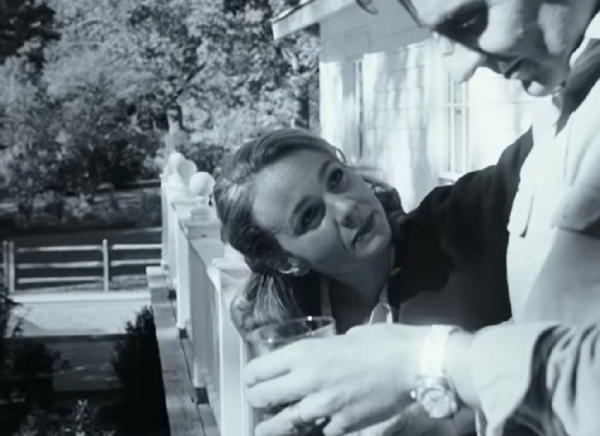 Screenshot of Felicia Montealegre (Carey Mulligan) talking with man - from Maestro (2023)