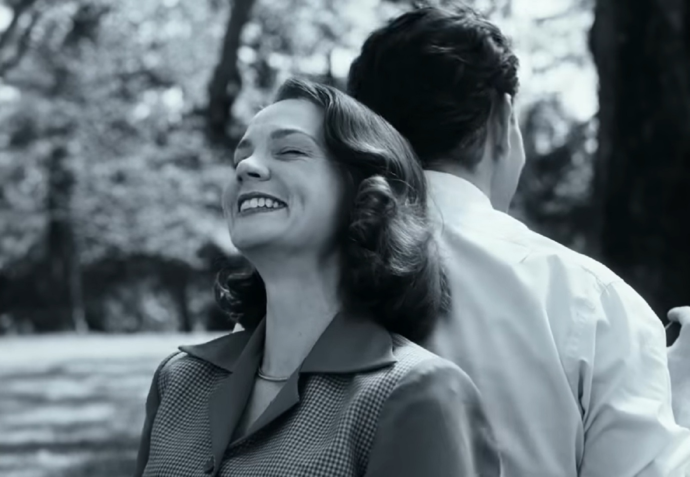 Screenshot of Felicia Montealegre (Carey Mulligan) smiling - from Maestro (2023)