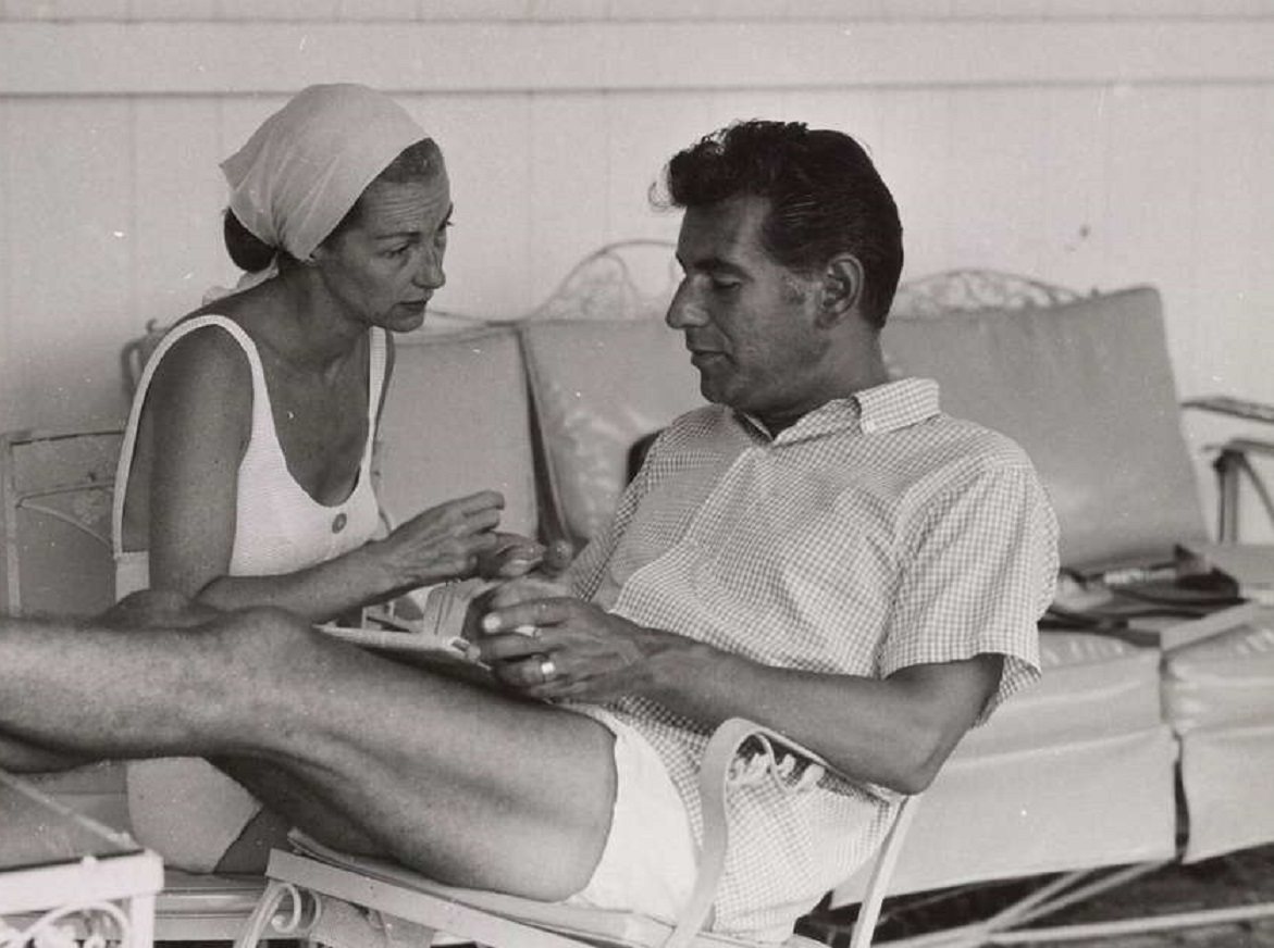 Leonard and Felicia Bernstein, at the pool - 1958