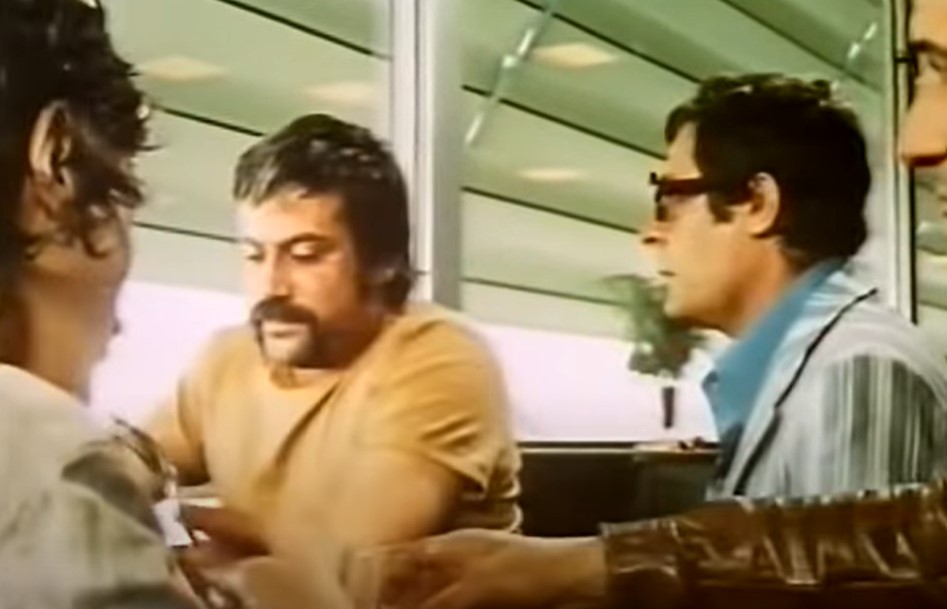  oliver reed in Dirty Weekend in a restaurant 